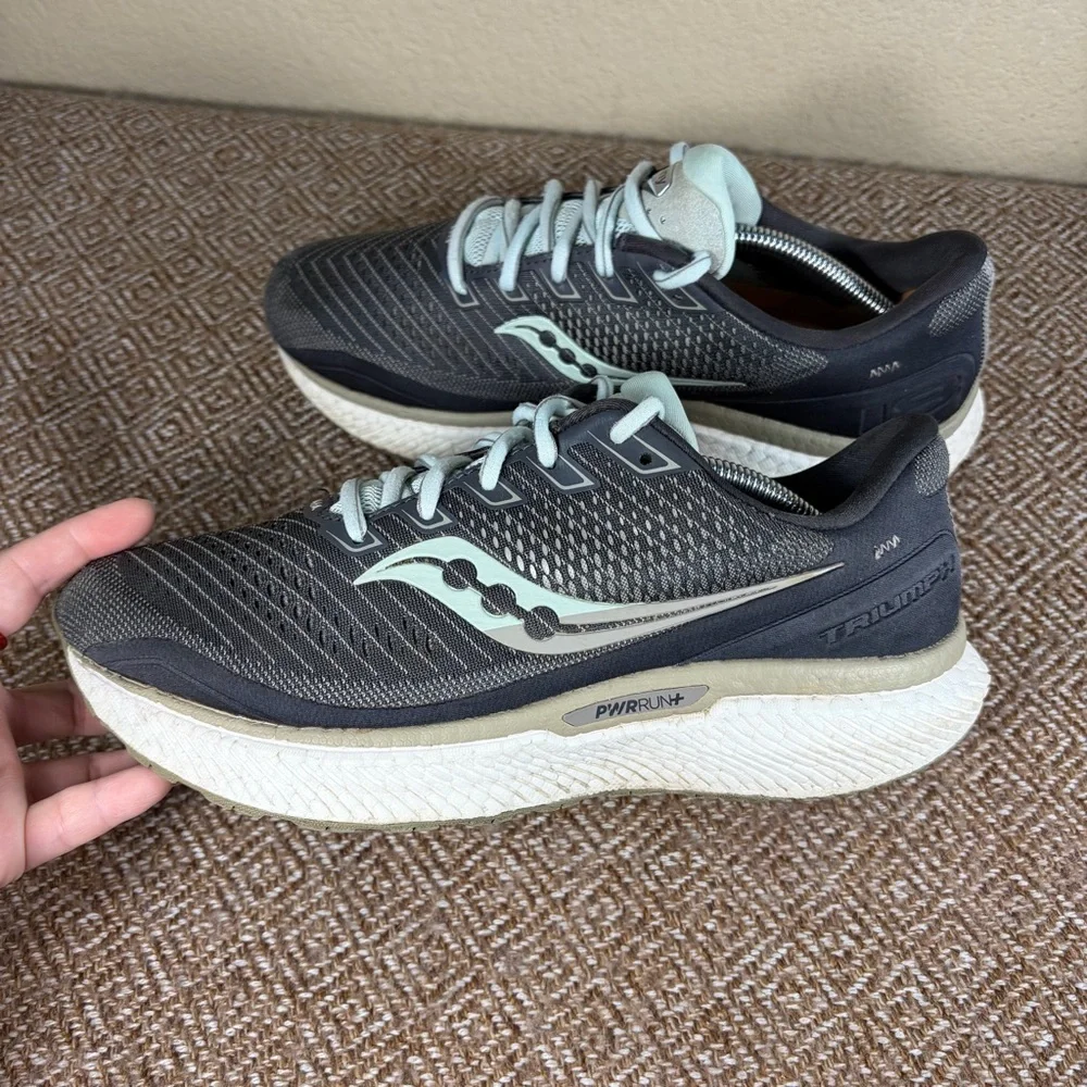 Saucony Triump 18 Running Athletic Lace Up Shoes Sz 9W Outdoor Running Gym